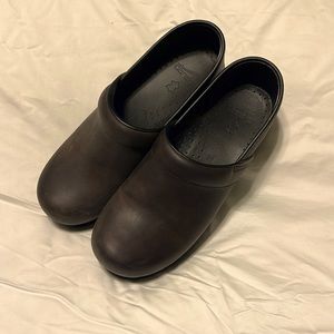 EUC Dansko Clogs